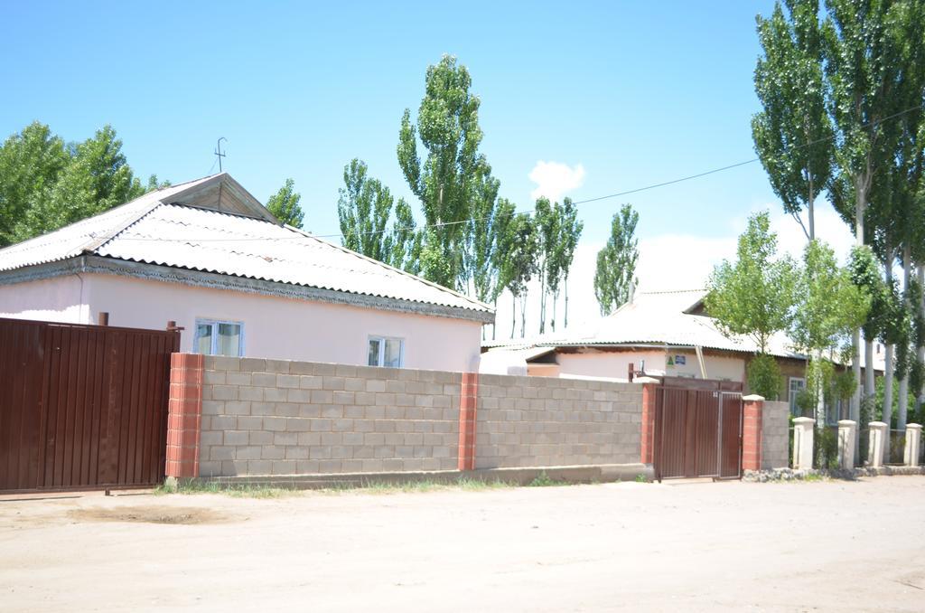Guest House Mira Kochkor Екстериор снимка
