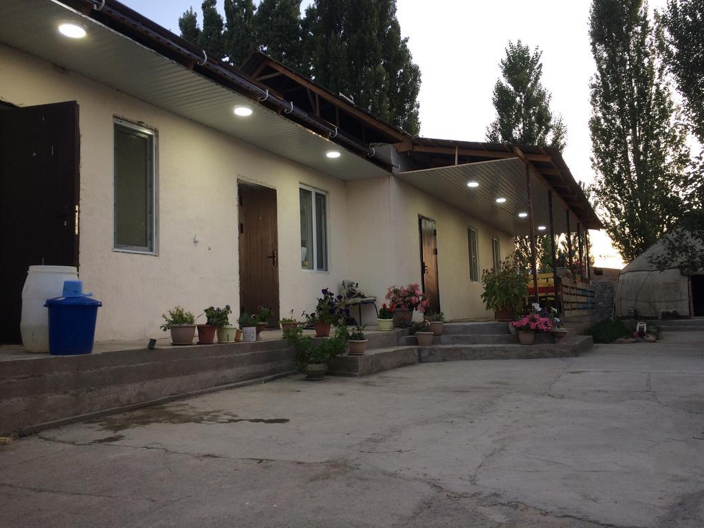 Guest House Mira Kochkor Екстериор снимка