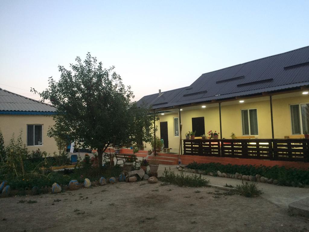 Guest House Mira Kochkor Екстериор снимка